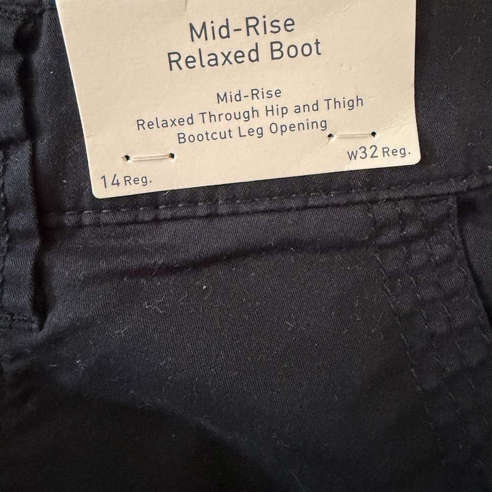 Hollister Mid-Rise Relaxed Boot Cut Pants in Black